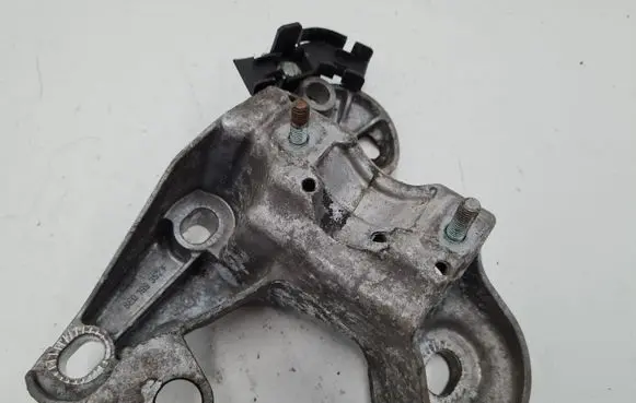 Audi A4 S4 B6 8E 8H Engine mounting bracket 8E0199352F