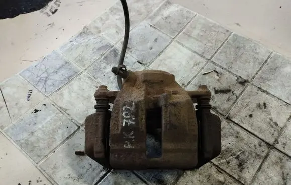 Mercedes-Benz C W203 Front brake caliper