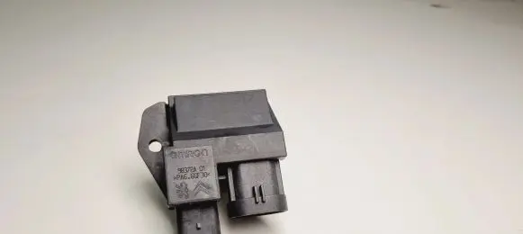 Peugeot 5008 II Coolant fan relay 9827892380