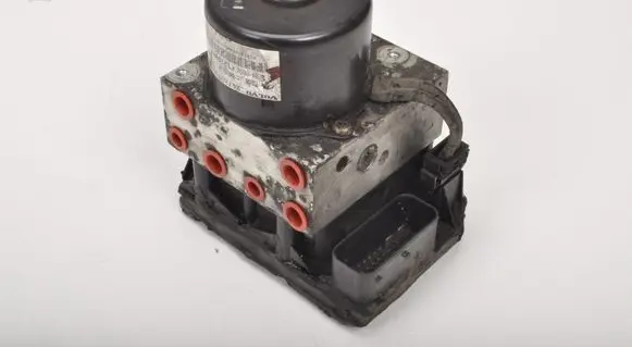 Volvo S70 V70 V70 XC ABS Pump 9472094