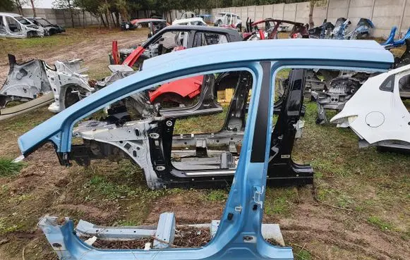 Nissan Note (E12) Front bodywork piece PU5851