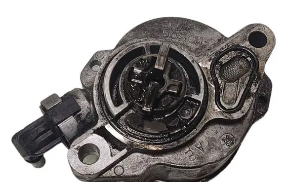 Ford Focus Vacuum pump D1561C