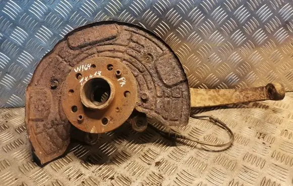 Mercedes-Benz ML W164 Front wheel hub 1643301320 A1643301320