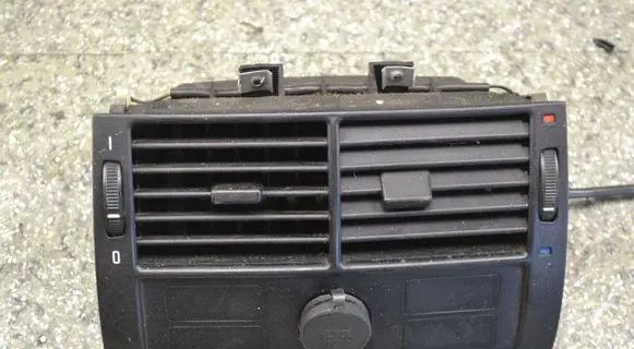 BMW X5 E53 Rear air vent grill 8370911 8370910 8409081