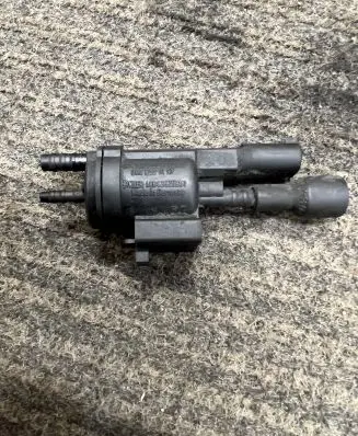 Mercedes-Benz E W212 Vacuum valve 0025401497