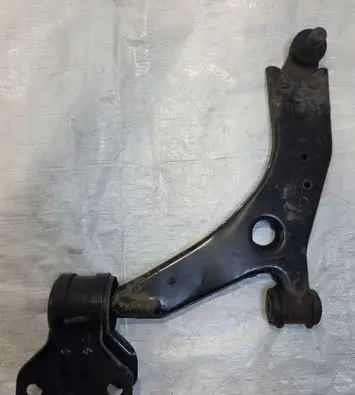 Ford Focus Front control arm BV613A262AAA