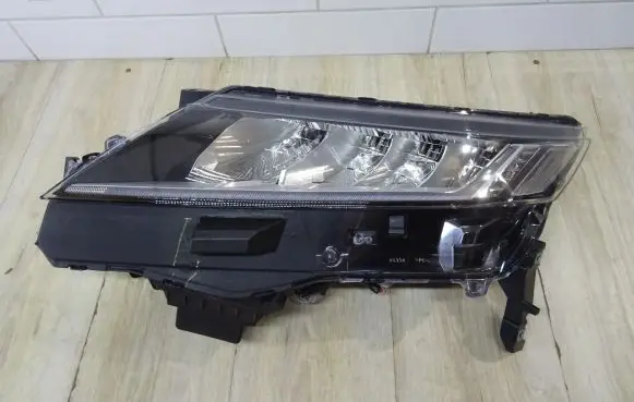 Mitsubishi ASX Headlight/headlamp 78808810