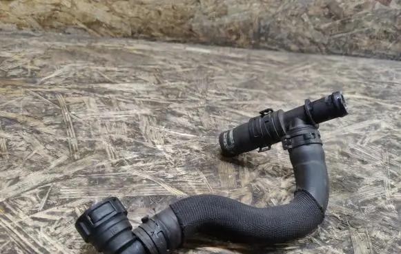 Jaguar XJL Engine coolant pipe/hose