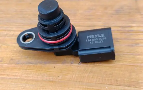 Skoda Fabia Mk2 (5J) Camshaft position sensor 03D907601 1148000038