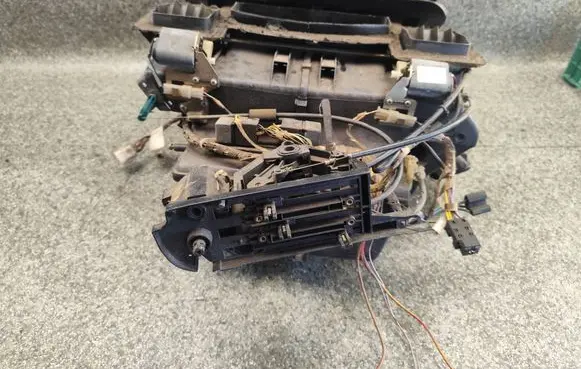 BMW 3 E30 Climate control unit 13759419 16609 90928