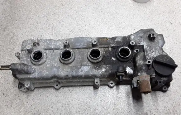 Nissan Almera Tino Rocker cam cover 