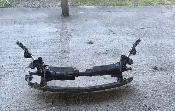 Top upper radiator support slam panel