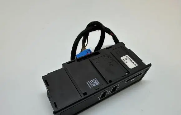 Mercedes-Benz E AMG W213 USB socket connector A2138200401