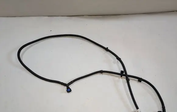 Engine coolant pipe/hose