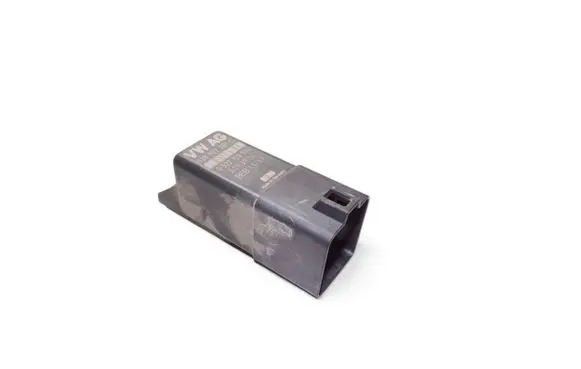 Volkswagen Caddy Glow plug pre-heat relay 038907281D