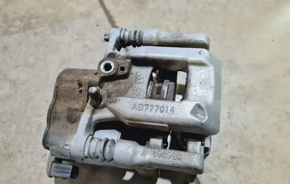 Peugeot 3008 II Rear brake caliper AD777014