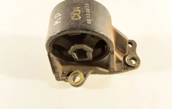 Hyundai Santa Fe Gearbox mount 218322B000