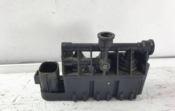 Land Rover Range Rover Sport L494 Front shock absorber actuator solenoid RVH000095