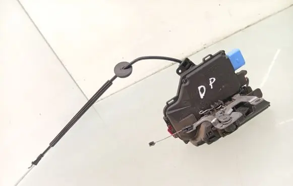 Volkswagen Golf VI Front door lock 3D1837016AC
