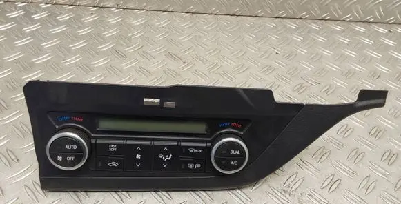 Toyota Auris E180 Climate control unit 5590002360