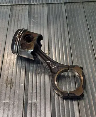 Mercedes-Benz R W251 Piston with connecting rod