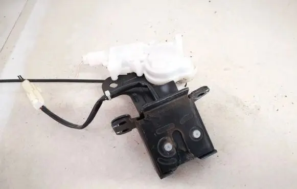 Mazda 3 I Tailgate/trunk/boot lock/catch/latch