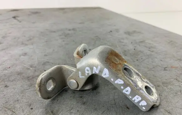 Toyota Land Cruiser (J120) Front door lower hinge 