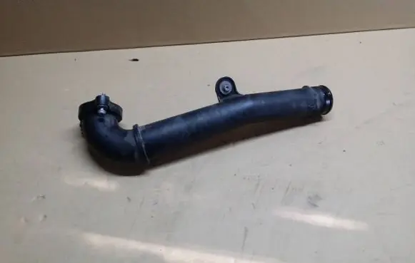 Volkswagen Golf VII Intercooler hose/pipe 04L145770H