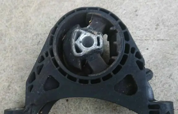 Opel Insignia A Engine mount bracket 13227769
