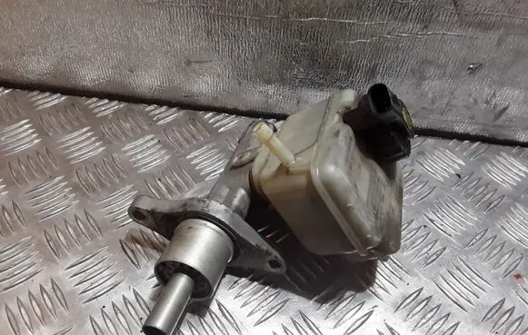 Volkswagen Touran I Master brake cylinder