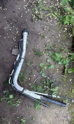 Volvo XC90 Fuel tank filler neck pipe 08624902 4829418