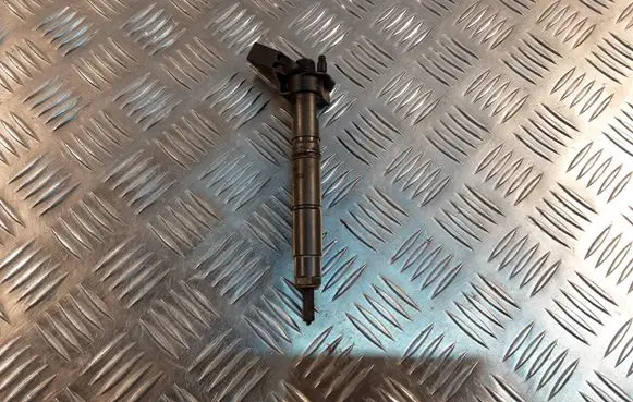 Mercedes-Benz E W211 Fuel injector A6420700587 BOSCH