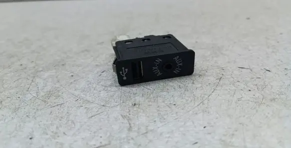 BMW 2 F46 AUX in-socket connector 9266607 84109266607