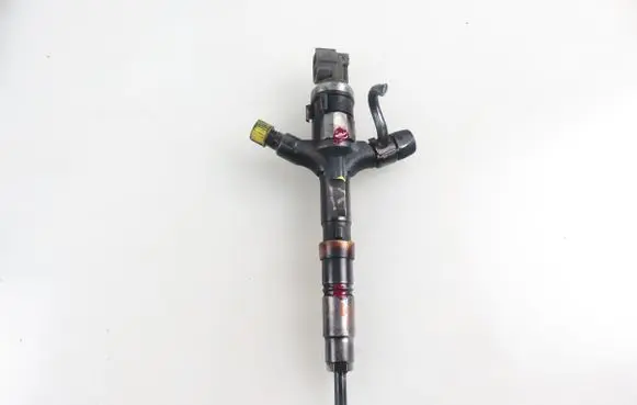 Toyota Avensis T220 Fuel injector 2367027030