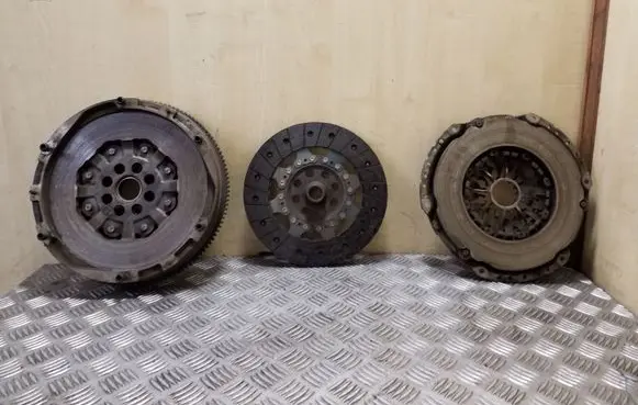 Nissan NV400 Clutch set kit 326006210 126005010 415048510