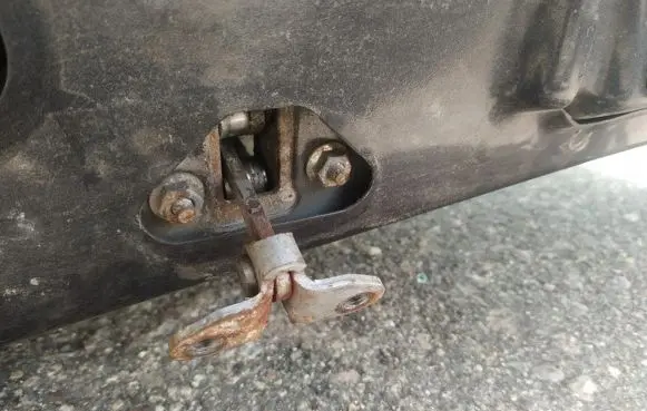 Front door check strap stopper