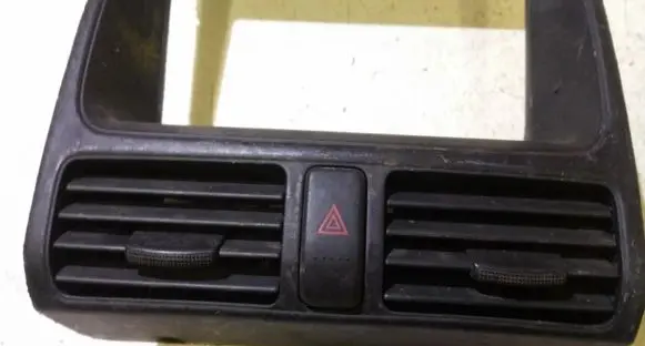 Honda CR-V Dash center air vent grill