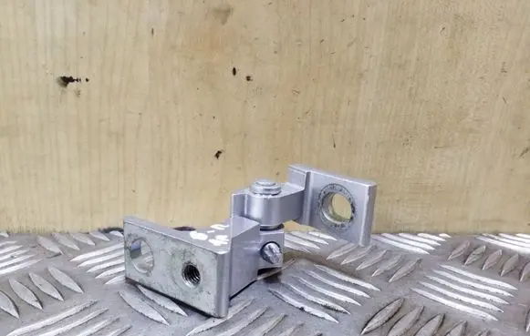 Volkswagen Tiguan Rear door lower hinge