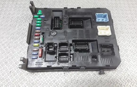 Peugeot 307 Fuse module 216761594