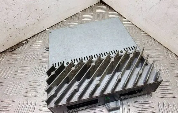 BMW 5 E39 Sound amplifier 8362174