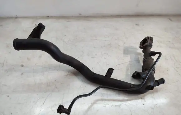 Volkswagen PASSAT B7 Engine coolant pipe/hose 03L121071