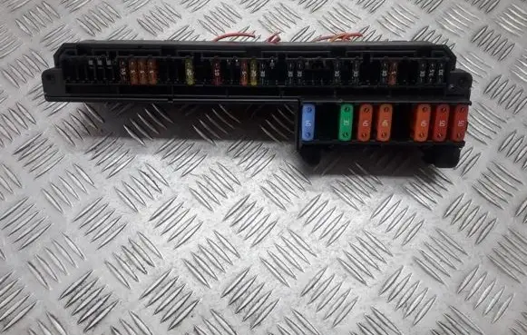 BMW 5 E60 E61 Fuse box set 695733002 25713290