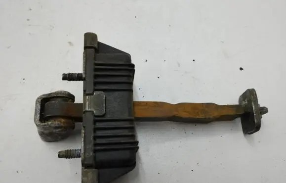 Toyota Avensis T250 Front door check strap stopper