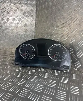 Volkswagen Tiguan Speedometer (instrument cluster) 5N0920872 5N0920872X