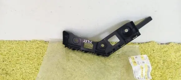Rear bumper mounting bracket