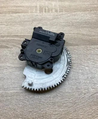 Toyota Prius+ (ZVW40) Air flap motor/actuator 0638000172