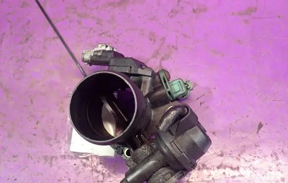 Ford Focus C-MAX Throttle body valve 9647474880