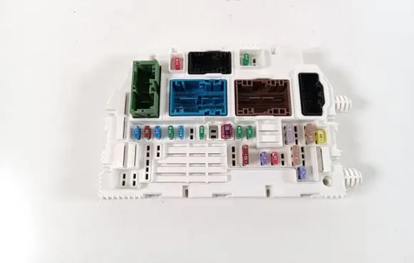 Citroen C5 X Fuse module 9846631580
