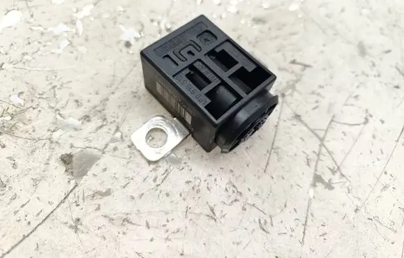 Audi Q5 SQ5 8R Battery relay fuse 4F0915519