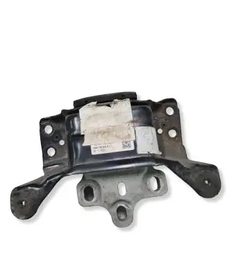 Volkswagen PASSAT B8 Engine mount bracket 5Q0199555BJ